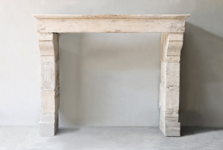 Campagnarde style mantle